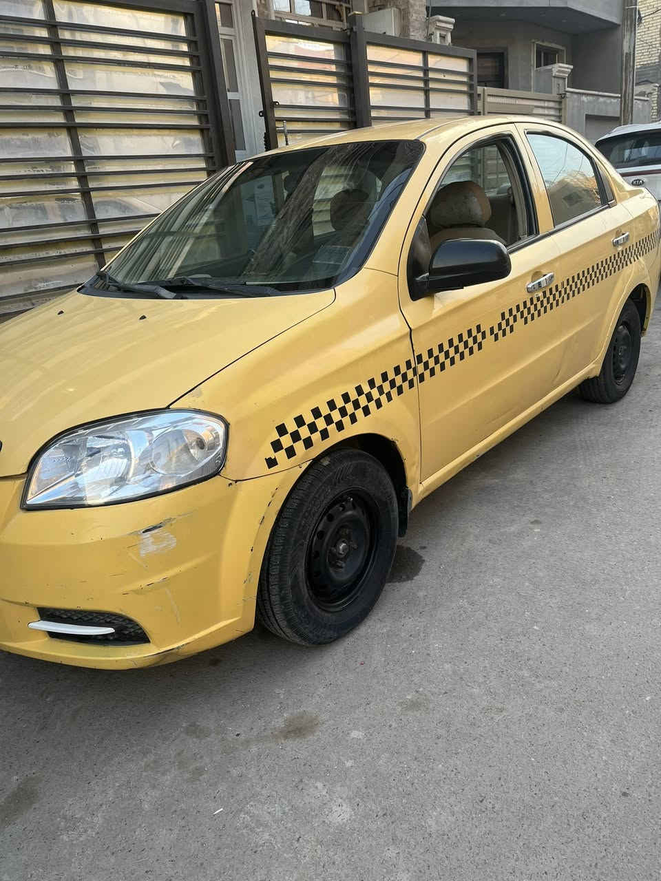 السلام عليكم شوفرليت افيو موديل 2010
خليجي الشركه العامه
مكينه جديد  قبل شهر بدلته 
 مكينه مفتوح  مو مسكر
كير بلادي ماملعوب بي
كهربائيات شغاله وتخبل
سياره شلعه ومعدل 
سياره مدوشمه جديد وارضيات وغرفه تخبل 
بيه ضربه خفيفه بل وره ومصلحه 
لايت وبك لايت  جدد
تخم تايرات جديد
صدر جديد
تحويل ثاني يوم
مصفره هيئه 
وعليه غرامه 400 
رقم دولي جديد
(سعر 52) 
رقمي :-***********
عنواني :- بغداد الامين الثانيه
