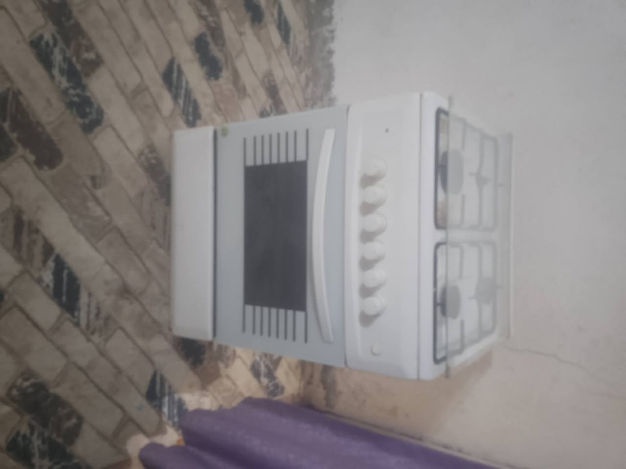 طباخ  نضيف البيع ١٥٠الف وبي مجال ***********
