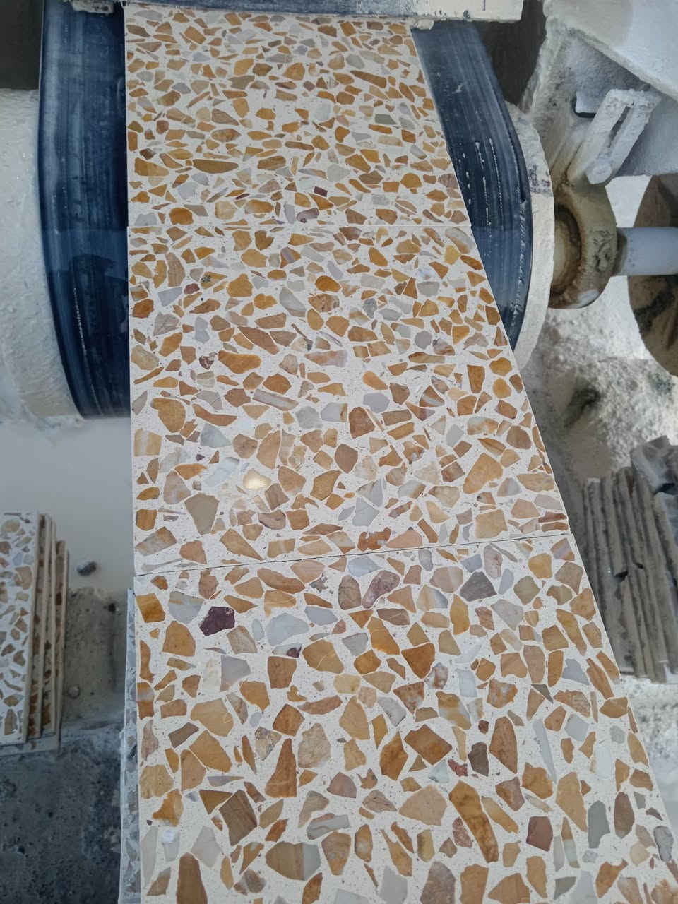 وفرنا لكم كاشي رقم اربعه سعر الف كاشية يصير بـ 600 الف دينار 
 
  موقع العمل المـــــــوصـــــــــل الساحل الايمن....... 
سمنت سعودي اصلي شرط وضمان✅
ماء حلو خالي من الاملاح✅
حجر عراقي خالص✅
جلي اوتوماتيك ✅
مجلي وكامل قياس 30*30
للحجز والاستفسار يرجى مراسلة الصفحه او الاتصال على الارقام التالية 

ارقام المعمل 
*********** واتساب + اتصال
‏‪***********‬‏ اتصال + واتساب 
*********** اتصال
