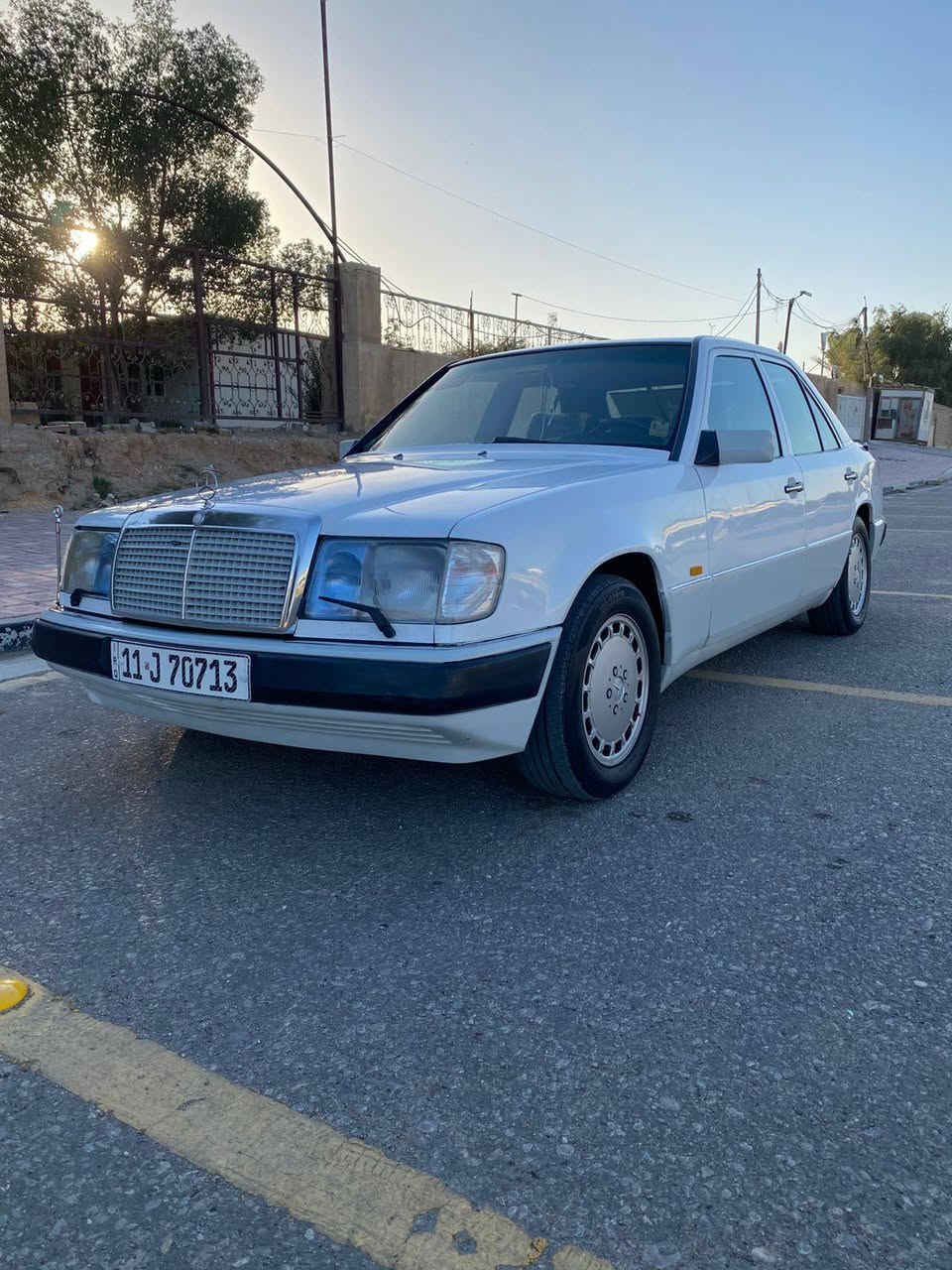 سلام عليكم دب للبيع
موديل 1988 نضيفه جدا وجاهزه مذب عليه الف
قواعد بدون تصليح بلاديات مكفوله من ضربه صبغ جماليه
مكينه 4 سلندر مكفوله كير مكفول 
سلايت شغال 
اريل كهرباء شغال
تبريد شغال
سنتر لوك شغال
جام كهرباء
تخم تاير جديد
غرفه نضيفه كلشي شغال 
رقم بغداد دولي 
سنويه جديده 
العنوان كربلاء 
للاستفسار 
***********
السعر 77
