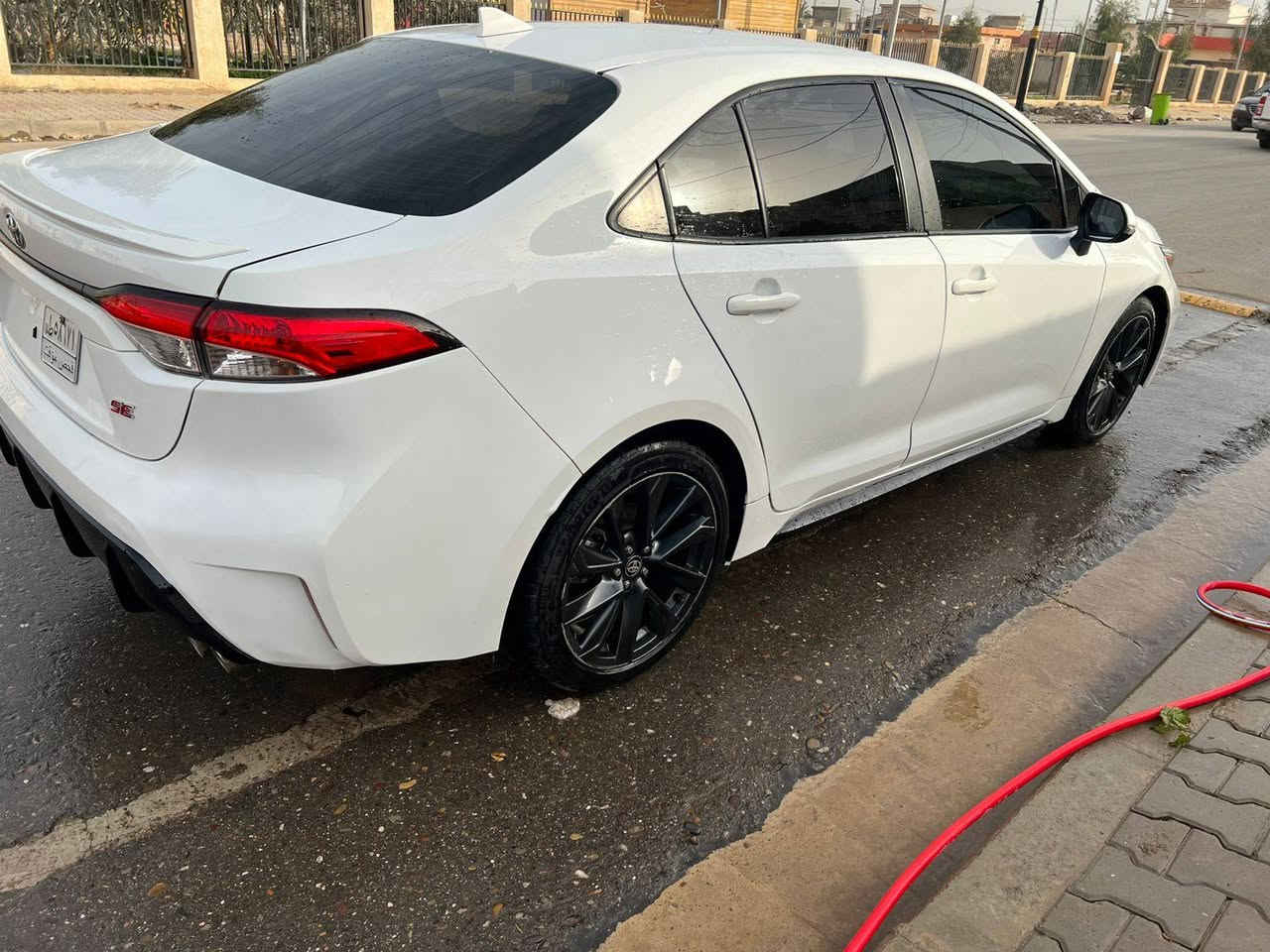 السلام عليكم….
للبيع بسعر مناسب جدا 138$ وبيه مجال 
تويوتا كورلا 2024 SE وارد امريكي لون ابيض رقم فحص  يعني تترقم اي محافظه تعجبك عدا كردستان جديدة شرط التحويل….
سيارة بيها صبغ ٣ قطع فقط والباقي مكفول… 
سياره جاهزه بدون اي نقص….
محرك2000\4 سلندر … محرك مامفتوح …السياره ماشيه 28
شرط محرك وكير وصدر وكهربائيات وتبريد وتدفئة وتخم تاير سيارة جاهزة من كلشي….
مواصفات SE معروفة مواصفاتها مايحتاج اذكرها…
العنوان/ بغداد / حي الحسين او العامريه 
السعر 138 $ وبيه مجال 
للاستفسار ***********
