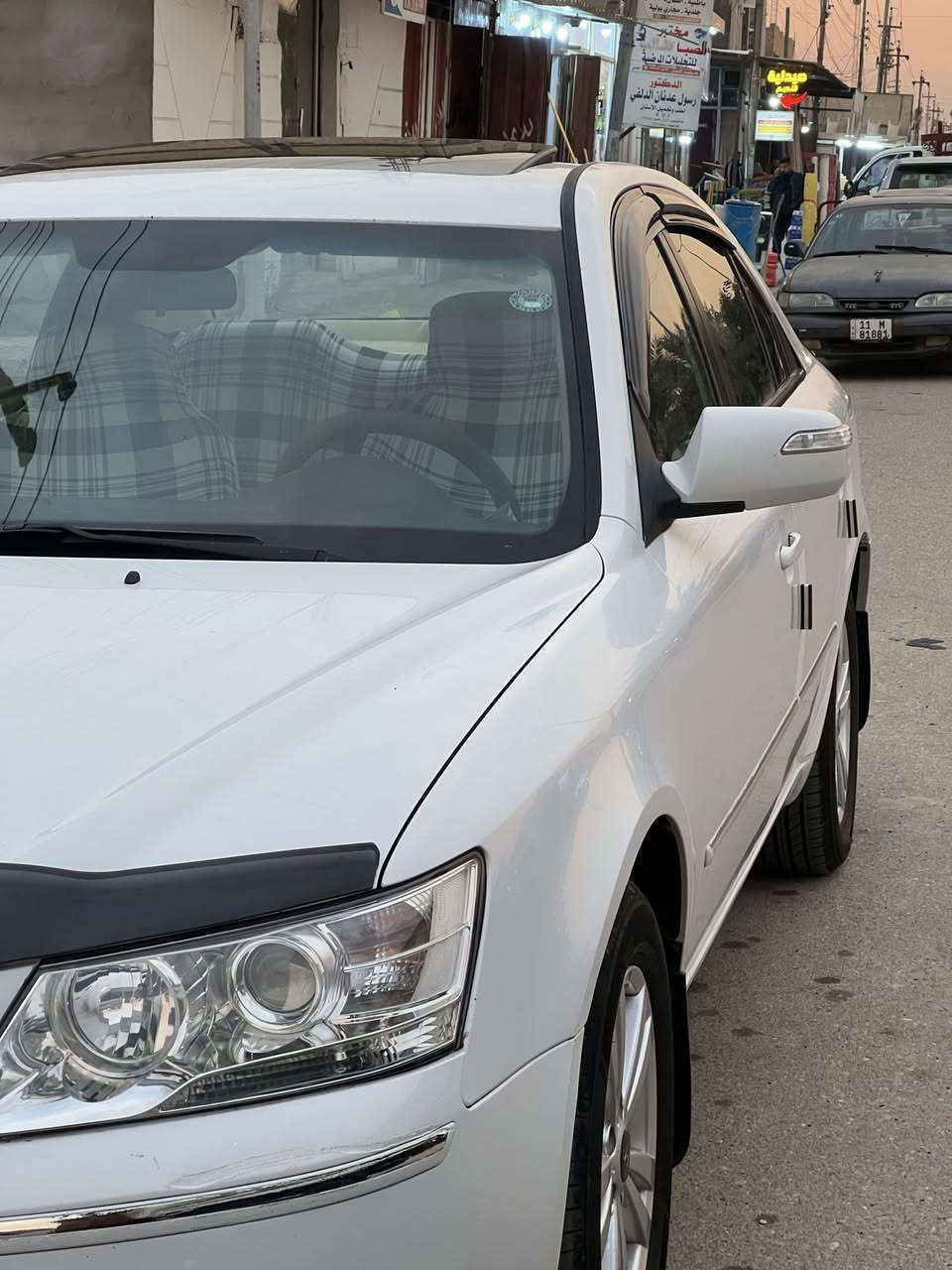 سلام عليكم سوناتا خليجي للبيع موديل (2011) فول مواصفات فتحت سقف تحكم ستيرن جهتين اي بي اس سنويه جديده (2031) مجدده تريد تحويل تريد وكاله اني حاضر السياره بسمي السياره بيها چاملغ صبغ الامامي بدون اي دواخل وبيها بارد قليل الباب الخلفي موضح بصوره محرك (2000) على وضع الشركه ممفتوح السعر (137) وبيها مجال رقم الهاتف (***********)
