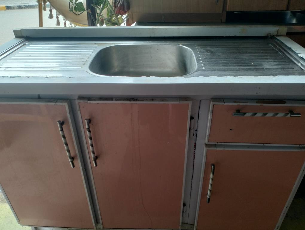 سنك المنيوم 70ديوانيه شارع الخصيمه السايديين قرب زها مول الجهه الثانيه جهه قصابيه السجاد داخل الفرع بضبط *********** بغداد, العراق
