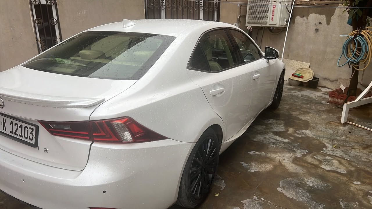 سلام عليكم لكزز موديل 2016 Is 20t
سقف سلايت 
كير شفت 
3 انظمت قياده 
كوشن كهرباء جلد 
هواي بيه موصفات بعد 
مكان سياره كركوك  
*********** وتساب
سعر خاص
