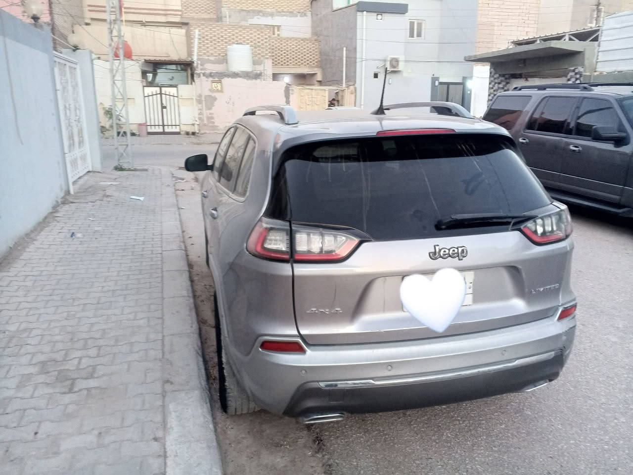 سلام عليكم جيب شيروكي بزونه موديل 2019
محرك 6 سلندر  
جنطه كهرباء 
كشانات جلد كهرباء تدفئه تبريد 
سياره مكانه نجف بسمي
السعر 145 وبيه مجال 
الاتوصل ***********
