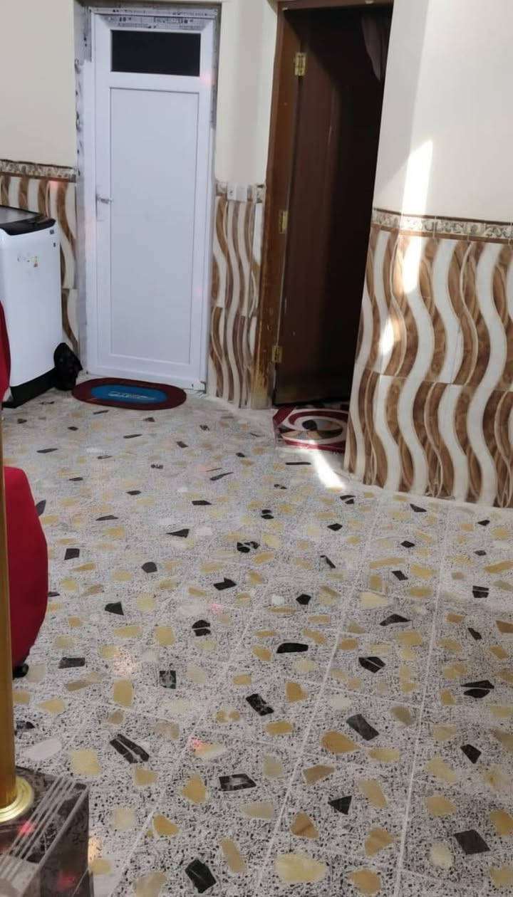 الجبيرية الثالثة المساحة 100 متر طابق واحد الفرع اللي مقابيل مكتبة الزقازيق سعره 46 قفل يتكون من غرفة وحدة وصالة واستقبال ومطبخ وكراج للاستفسار مراسلتنا او الاتصال ***********
