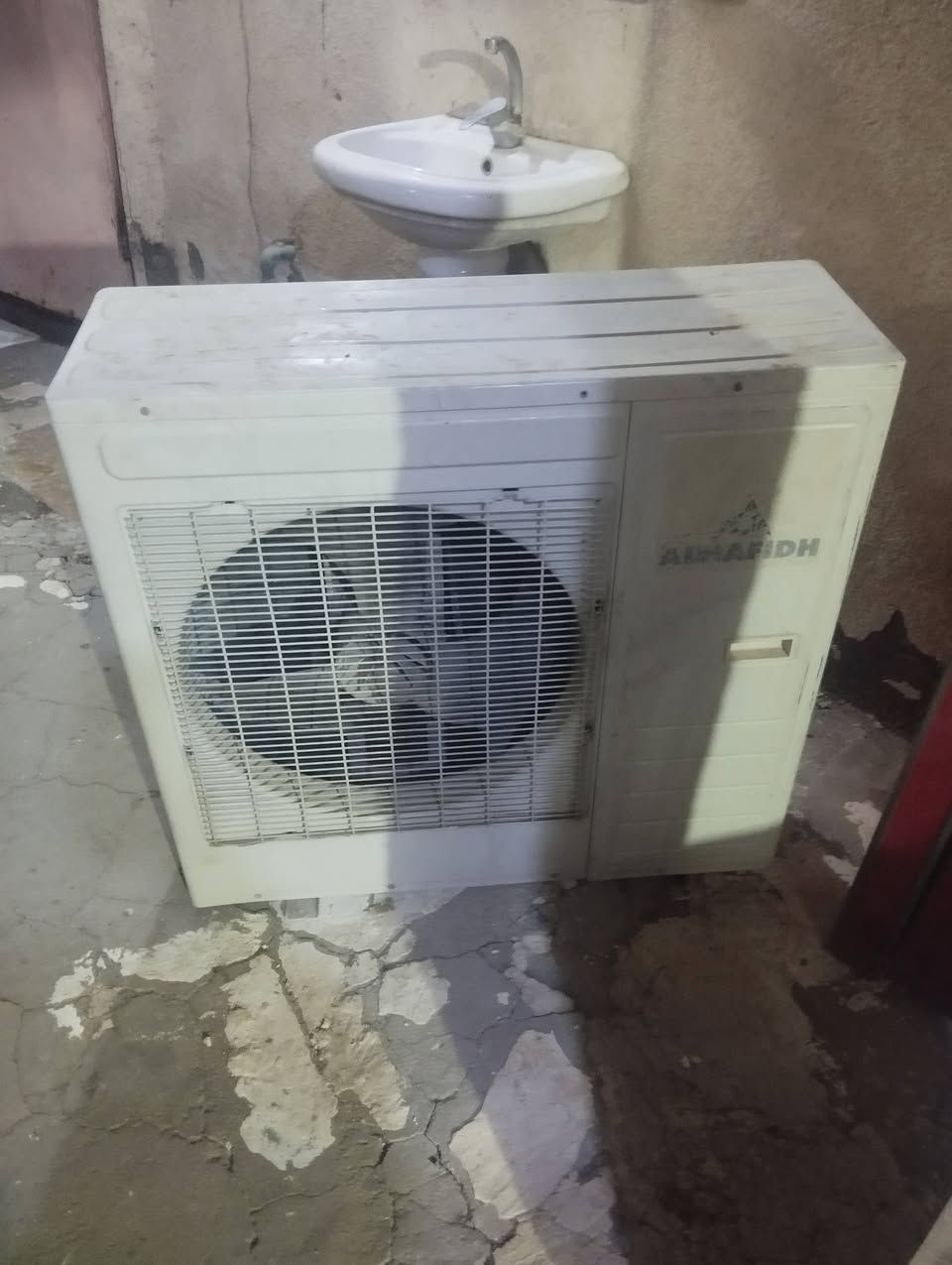 للبيع سبلت كنتوري ٣طن ع الشرط تبريد ثلج***********
