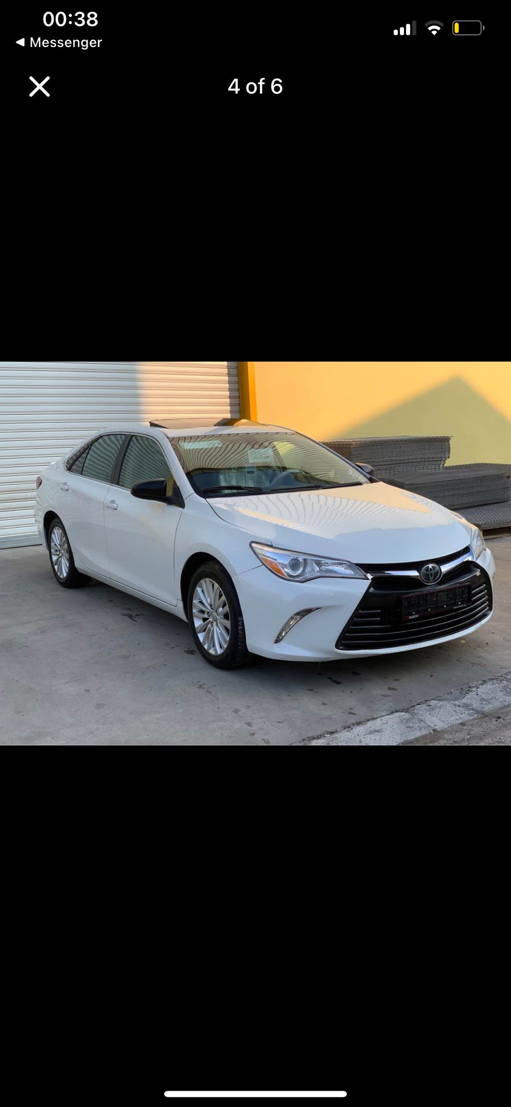 سيارة تويوتا كامري بيضاء فاخرة بحالة ممتازة وناصعة البياض. توفر لك أداء اعتمادي وراحة في القيادة مع مساحة مريحة للركاب. إذا كنت تبحث عن سيارة تجمع بين الأناقة والعملية، هذه السيارة تناسبك تماماً.