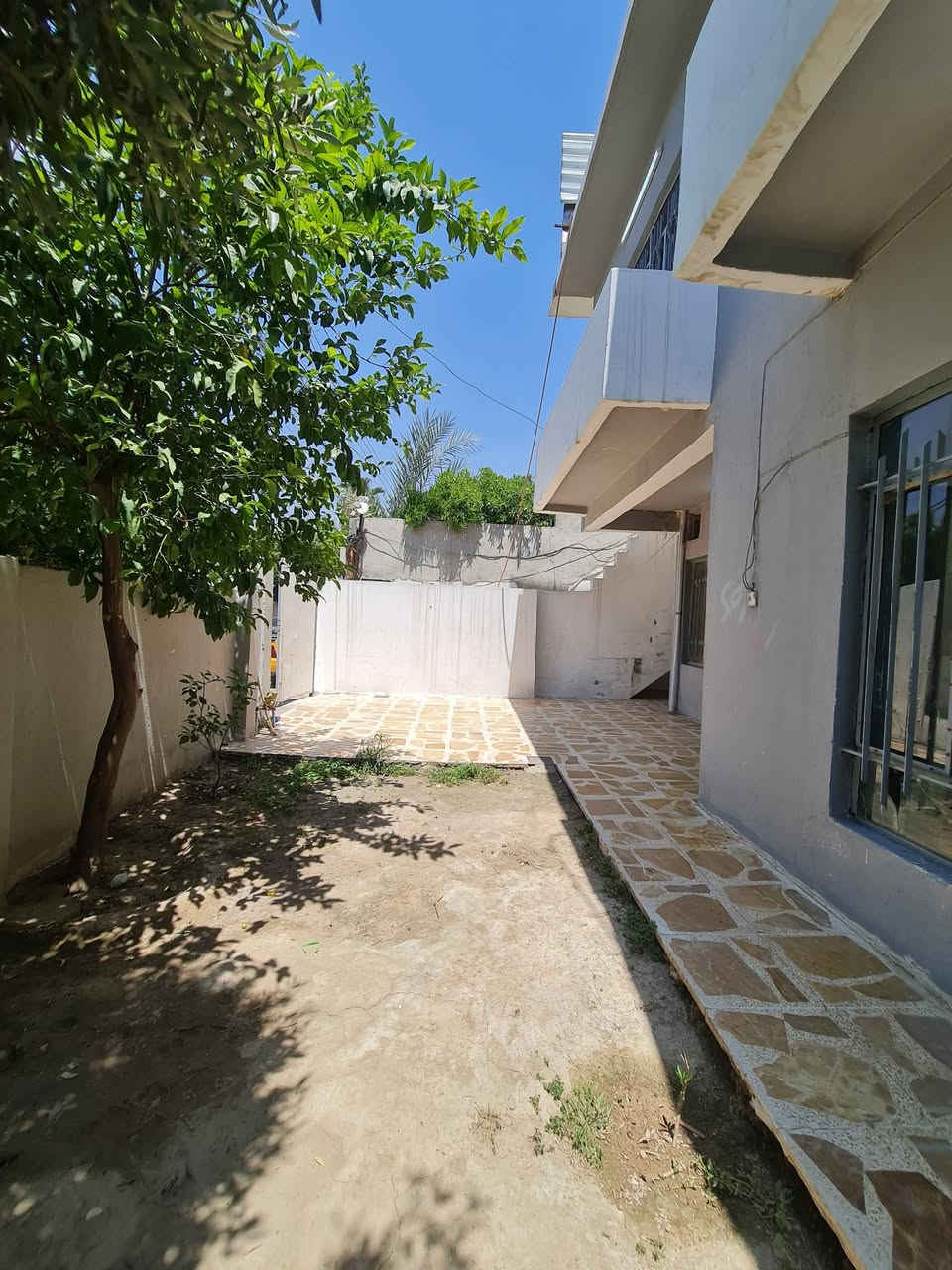 للأيجار الدار الطابق ألارضي🏠(المساحة220م)

الموقع الدار/حي البلديات قرب جامع سليمان 

غرفتين نوم وهول واستقبال واسعة ومطبخ وصحيات وحديقة وكراج 

(بدل ايجار الدار 450الف)

للأستفسار مراجعة مع مكتب الوطن للتجارة العقارات  
العنوان الموصل حي البلديات من جهة السكر قرب سانكو مول 

أو الاتصال على الارقام التالية 
كؤرك/*********** 
أسيا /***********
