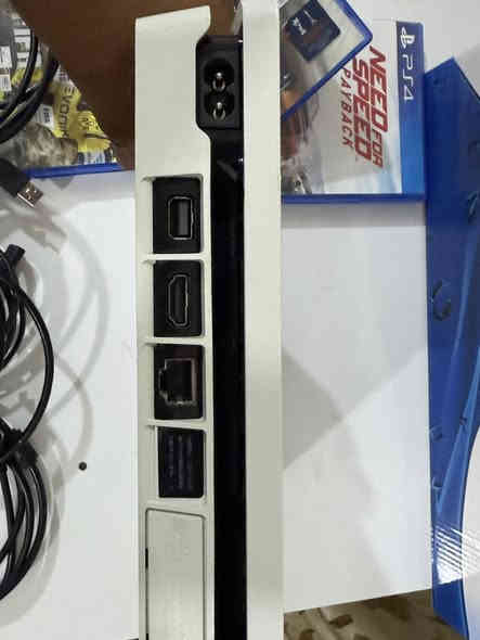 سلام عليكم شباب 
🎮بلي 4 لبيع 

جديد لوك ستيكر 

📀اقرص 3 فيفا 23+فيفا 17+ سيارت 🚗

بلي جديد مستعمل شهرين 

نظام 12.52

📍البصره الهارثه 

***********
متواجد واتساب
