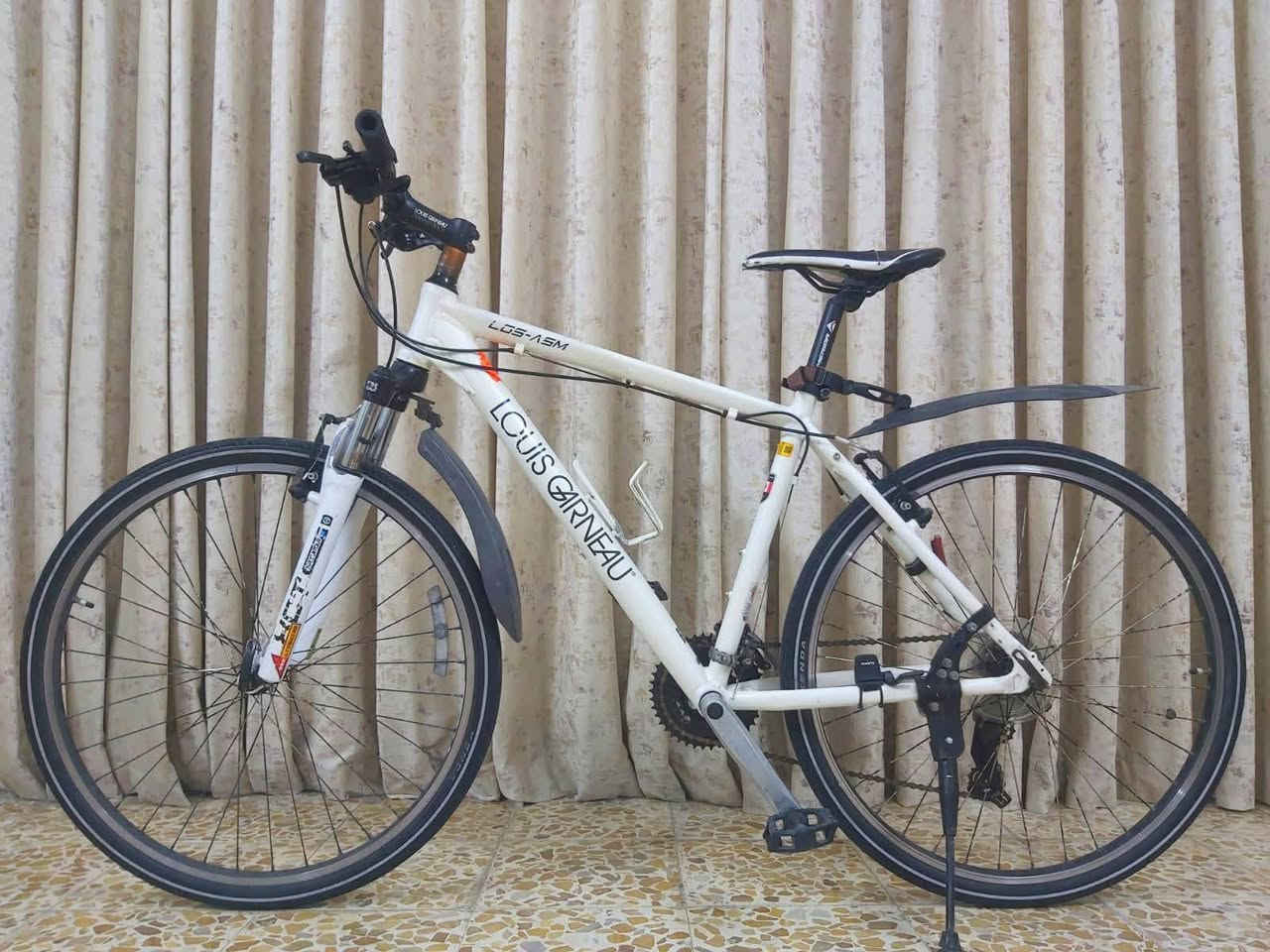 دراجة نوع جبلي ماركة LOUIS GARNEAU لويس كندي غني عن التعريف لشة مضلعة نظافة 95/% وضع رمبة 

معدن فول المنيوم 
                        سستم شيمانو كامل 
                                                  كيورة سحب دفع شاشة 

دشالي 3امامي 8خلفي
 
                          دبل امامي سلس بالسياقة 

                                                       نظام الويالة كمبليون 

الدراجة ليبل واحد بدون اي قطعة تبديل جاهزة من كلشي 

السعر 200الف وبي مجال 

((العنوان/بغداد/البلديات)) رقم الهاتف ***********
