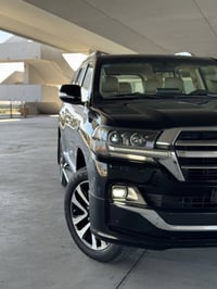 يالله من رخصه الادمن لاندكروز موديل 2019شركه ساز كراند تورنك  فول مواص...