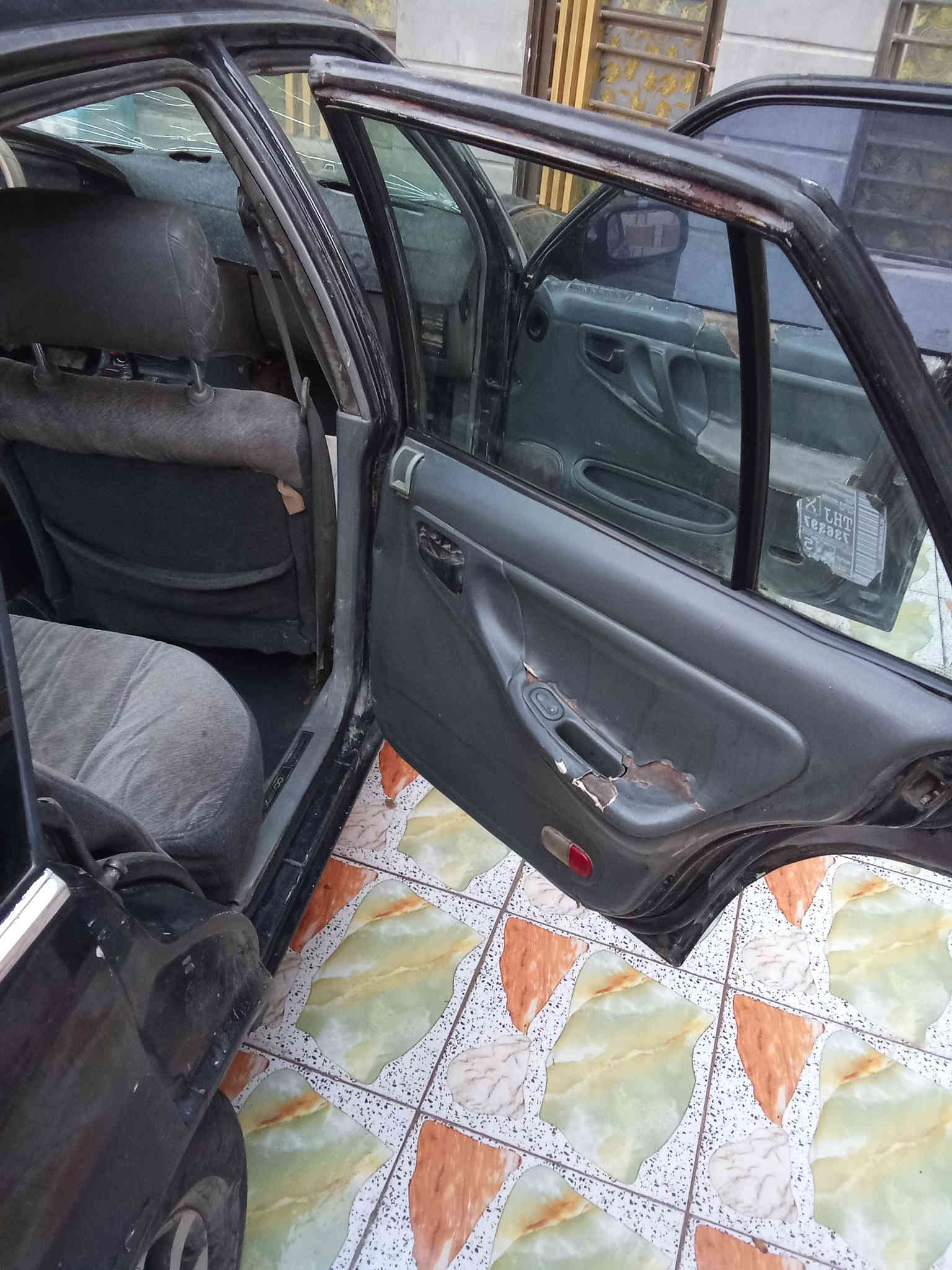 السلام عليكم ورحمة الله وبركاته برنس موديل
 السعر 25وبيها مجال بسيط 
 92رقم بغداد سنويه نافذه النهاية 28سياره 
 ابلاديه كير ومكينه كفاله حداديه خير من الله باتري جديد تخم تاير جديد دواخل كلش حلوه 
شواصي الايسر خير من الله والايمن بيه حشاكم اخياس مكان السياره جبله تعجبك اخليك على عيني وراسي ماتعجبك ارفع المنشور بكلمه طيبه مثلك ***********. ***********
