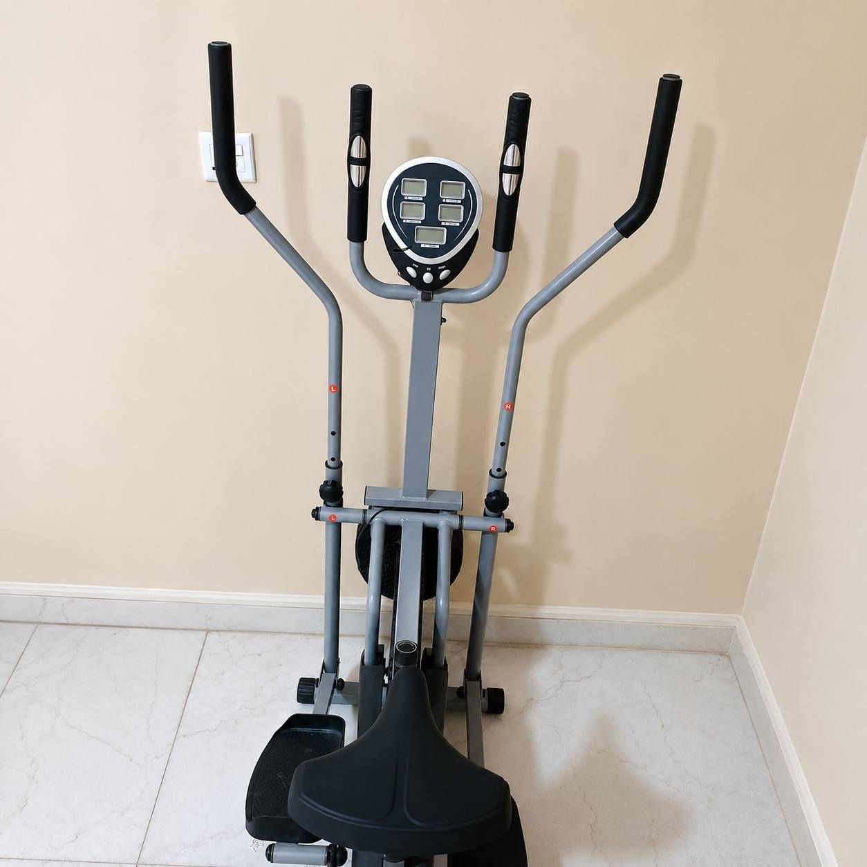 جهاز رياضي منزلي استخدام كلش قليل
بيه كسر بأحد الدواسات بس صلحتها ماخذه ب 170 الي عنده سعر يكتبه بالتعليقات وان شاء الله مانختلف


**إذا كنت صاحب هذا الإعلان وتريد حذفه لأي سبب، رجاءا أرسل رسالة إلى الدعم الفني**