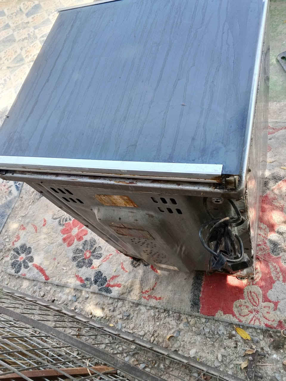 البيع طباخ مصري ابو 4 نظيف اخو جديد سعر 100 بي مجال مكاني بغداد المدينة ***********
