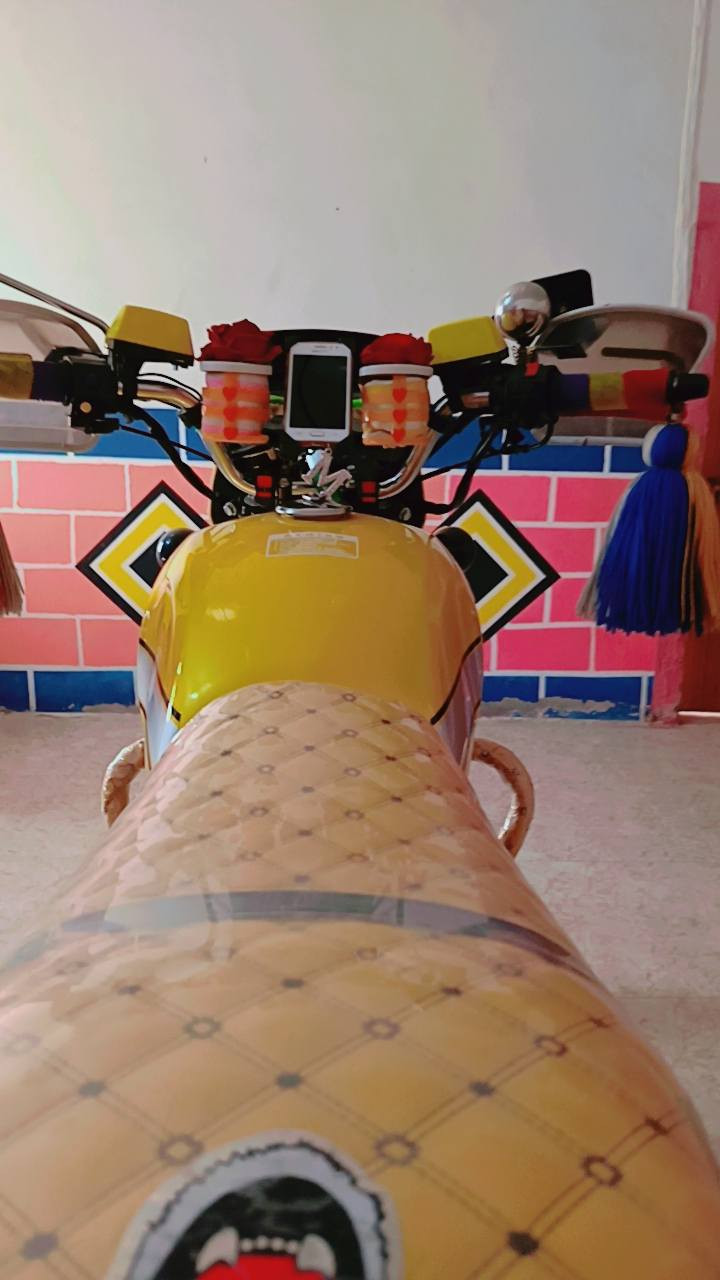 السلام عليكم دراجه دايوان رقم  للبيع موديل 22 السعر ثنين وربع او مراوس معه تكتك حسب القناعه  واسط الحي للتواصل ***********
