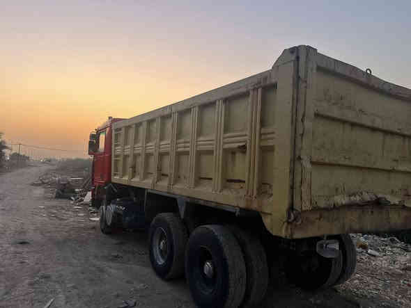 السلام عليكم من رخصة الادمن فالفو موديل ٩١رقم بغداد قمارا بلاديه بدون صبغ شاصي بلادي مجموعة ٨٢محرك جيد جدن گير ٣/٣   / سعر ١٣٠/   ***********
