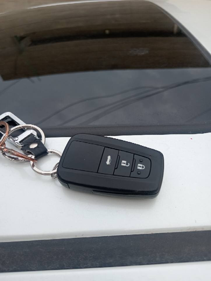 السلام عليكم
 
كورلا موديل 2024 خليجي.بانزين فقط 

فئة   GLi

محرك 1800

رقم دهوك بأسمي شرط التحويل
 هزة وفحص وسنوية جديدة 

بدون صبغ بدون تبديل 
سيارة جاهزة وجديدة 

ماشية 49000 كم وقابل لزيادة

((ضمان شركة جيهان))
 
كل صيانة مال لسيارة مسويها بلشركة 

مواصفات 
بصمة تشغيل 
بصمة ابواب 
صندوق بصمة 
انارة ترحيب 
مرايات جانبية شفط 
تنتة سقف 
تحكمات فول 

سعر  194  وبيها مجال بسيط مكان ((صلاح الدين.. تكريت)) 

ملاحضة ( السيارة مكفولة من اي رصعات او خدوش وحتى لدعاميات بلادية  ) 

اتصال/ او/ واتساب ***********
