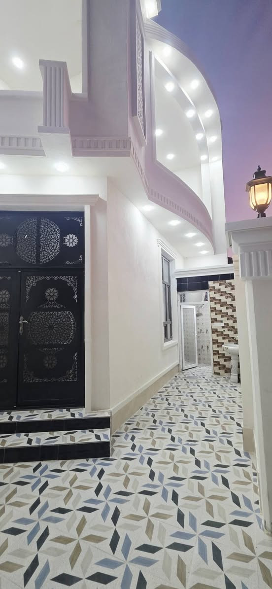 بسم الله إعلان بيت للبيع الرمادي ال٧كيلو قرب مستشفى الحجر الصحي رقم العقار ٥٩الف شارع ١٥متر المنطقه سكن نوع العقار طابو صرف المساحه ٢٠٠متر نوع البناء حجر الطابق الاول الثاني بلوك يحتوي الدار على ٦غرف نوم استقبال مطبخ حار وبارد حمامات عدد ٣ سنه البناء ٢٠٢٦ بعده صفر مامسكون ملاحضه بصفه قطعه تنباع ويا اذا حاب المشتري أستفسار أكثر ***********
