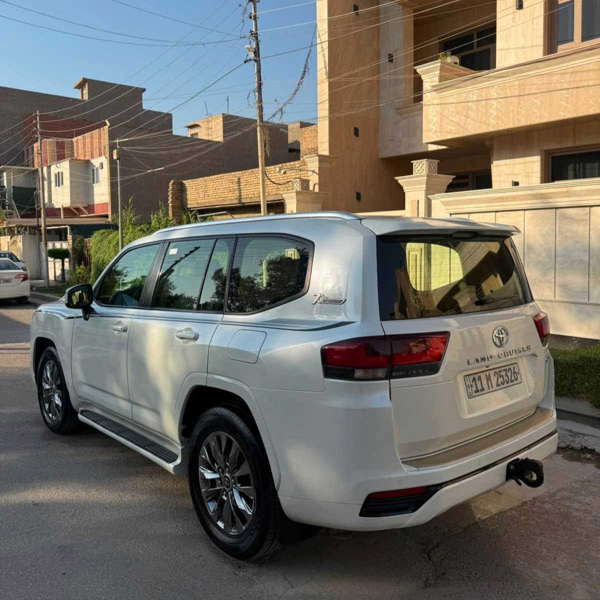 السلام عليكم

للبيع

تيوتا لاندكروز  2022  ساز باب اول 

GXR

6 سلندر 4000 

ماشية 66 الف 
 
رقم بغداد 

بيه تبديل باب وجاملغ نفس لون 

فول مواصفات 

بصمة 

جلد

سلايد روف

كشنات كهرباء 

نضام ترحيب

مري كهرباء

ثلاجة 

3 قطع تبريد

شاشات ٣ اصليه

تبريد كشنات  

نضام المود 

جنطة كهرباء

شاحنه واير ليس

لد امامي

زراك امامي

مكاني بغداد 

السعر 54.500

*********** بغداد, العراق
