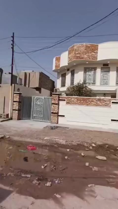 دار للبيع
جبيريه ثالثه بدايه الحي
250 متر على ساحه
طابقين 6 غرف وباقي التفاصيل كامله
مصفر جديد
فارغ وجاهز للسكن
للأستفسار ***********
