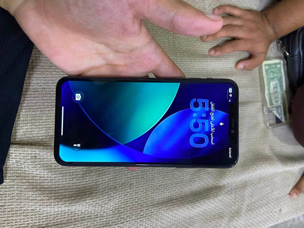 ايفون 11pro max
الذاكرة64
البطاريه 80
جهاز حيل نضيف مبدل شاشه جيدا
الواتساب***********
بيع ومراوس ابايفون
السعر 300
شكراً
