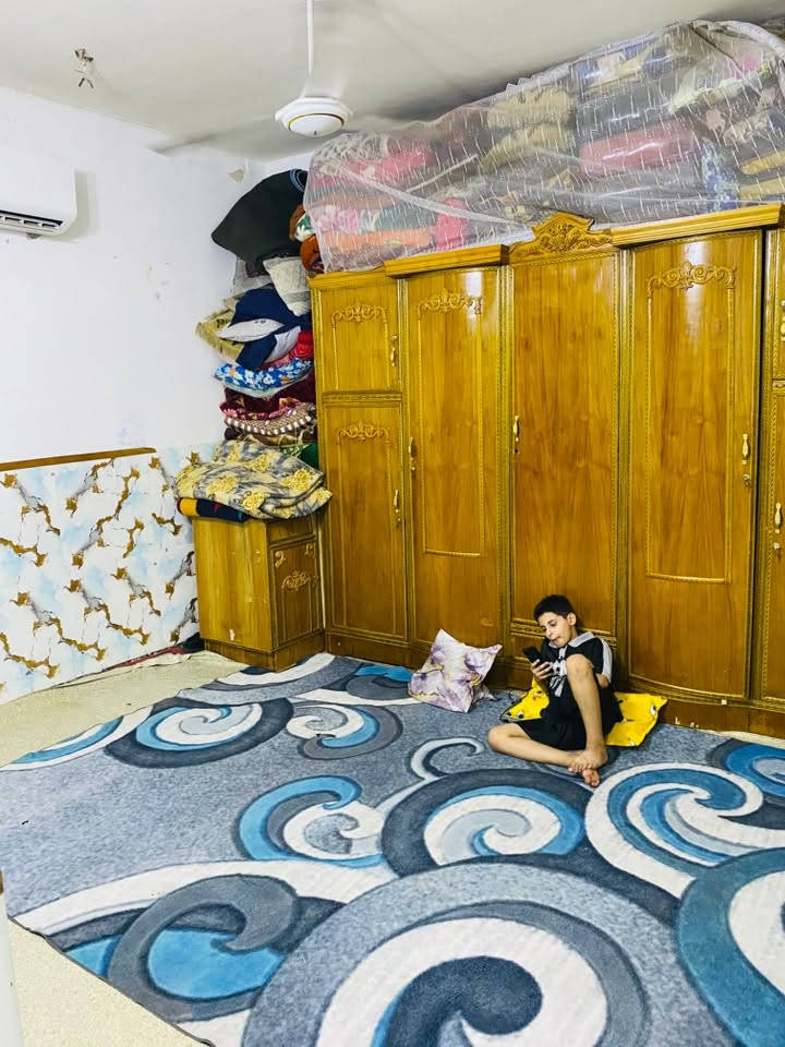 سلام عليكم للبيت للبيع الحسينيه نهايه خدمات مسقط مقابل شارع العام البيت مساحه ٦٦ واقع حال ٨٥ 
السعر ٤٥ وبي مجال 
الاستفسار على الرقم 
***********
