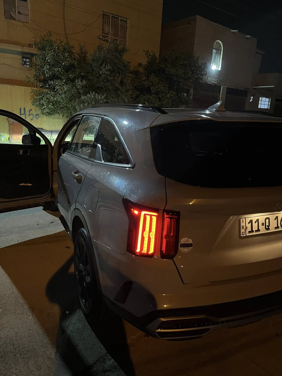 السلام عليكم 
سورنتو 2023 وارد أمريكي 
حادثها قطعتين بدون دواخل والحادث و السونار مرفق 
ماشية 87 ألف 
رقماها بغداد 
السيارة جاهزة مابيها كل نقص إدامة كاملة 
مواصفاتها فول EX برستيج VIP
بنروما 
رادار امامي او خلفي 
قيادة ذاتية 
تحديد مسار 
تشغيل عن بعد 
هند ايريك دكمة 
أربع وضعيات قيادة
فور ويل 
حساسات 
توقف ذاتي 
تدفأة بالكشنات
تحديد سرعة 
السيارة بيها هواي مواصفات (معروفة EX فول مواصفات)
 مكانها ديالى ناحية كنعان 
للاستفسار ***********
سعرها 255 وبيها مجال للشراي
