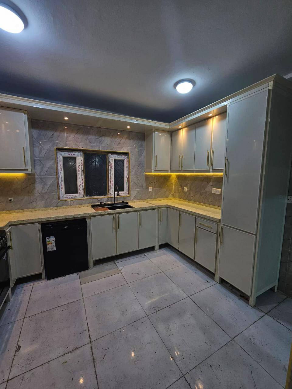 المنيوم حيدر للأبواب وPvc 
سعر المتر الأرضي 130
المتر الملحق110 موجود 95 موجود 85
المتر مرمر 60 دولار الأصلي 
 فقط تركي 🇹🇷 
مواصفات شغلنا معروفة لزبائننا 
الهيكل المنيوم تركي او سعودي ثقيل محشى بالخشب 
ارتفاع الملحق من 60 لحد 110 سم
سكة مجر هيدروليك


**إذا كنت صاحب هذا الإعلان وتريد حذفه لأي سبب، رجاءا أرسل رسالة إلى الدعم الفني**