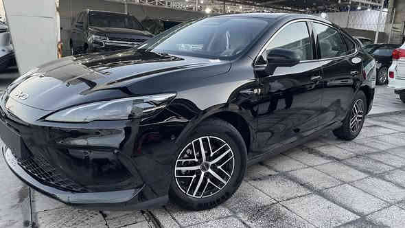 السلام عليكم 
22,000,000  السعر شامل الدلالية صافي 

فول مواصفات 13 كامرة فتحه سقف داخل ابيض 

📞***********

_________________________

توفر لدى معرض الزاد BYD بلگن هايبرد ☑️2025

BYD Sael 5       سيل 5     فول مواصفات  

السعر /🔥🔥🔔22,000,000🔔🔥🔥مليون دينار

انسب الاسعار شامل عقد المعرض ( الدلالية)

معرض الزاد  ***********📞

المواصفات/تتميز السيارة بثلاث انظمة 

 هايبرد & بانزين & كهرباء شحن منزلي 60كيلو تمشيك 

كارت +بصمة + كيبل شاحن والعدة كاملة بالصندوق 

فتحة سقف 

13 كامرة محيطية 

كرسي كهرباء 

داخل ابيض ملكي 

شاشة وسطية كبيرة 

رادار امامي وجانبي 

حساسات

حجم المحرك 1.5

شاشه اصليه 

سايد بريك كهرباء

دشبول شاشه ديجيتال

اوتو هولد

مفتاح التشغيل بصمه 

تشغيل عن بعد تحكمات مقود

اوامر صوتيه

منفذ طاقه

منافذ شحن

مقود جلد حياكه

دخول ذكي

3 وضعيات قيادة

اشاير بل مري

تتسع المقصورة ل 5 ركاب

المقاعد جلد رياضي وكهرباء 

اريل نفكيتر

اناره داخليه LED

لد امامي LED

‏LED بك لايت

قطعتين تبريد 

مثبت سرعة

حجم الاطار 16

مانع تزحلق

شاحنه خلفية

كير ماوس

البطاريه ليثيوم الاقوى والاطول عمرا في عالم الهايبرد 

جميع عدة السيارة في الصندوك 

المثلث _كيبل الشحن المنزلي _فوم الاطارات 

العنوان /معارض البياع _الشارع الثاني _معرض الزاد 

📞***********

📞***********
