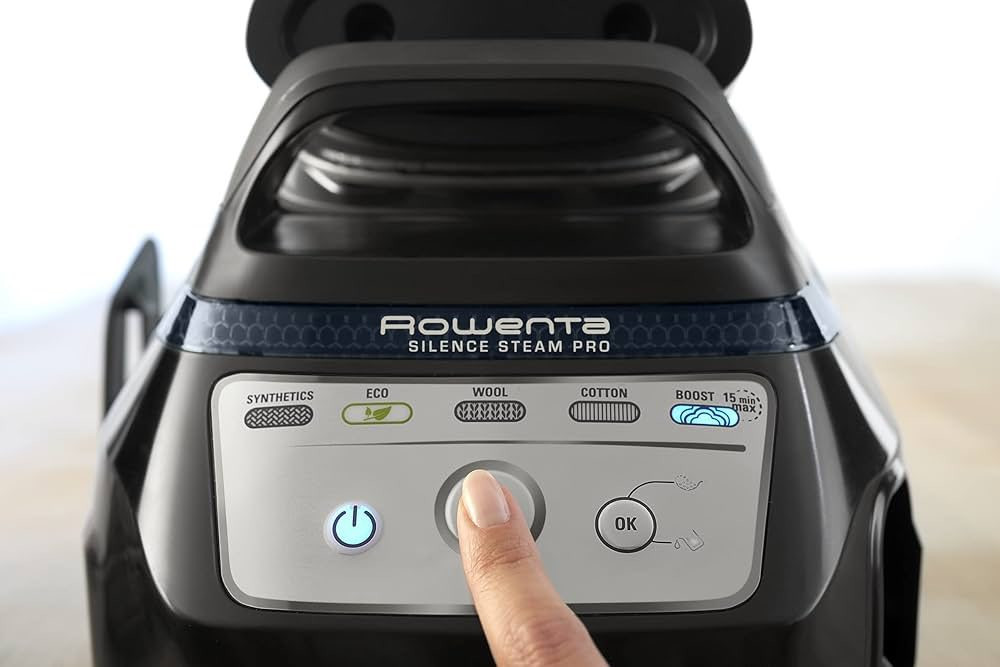 مكواة بخار من طراز Rowenta Silence Steam Pro، والتي تمتاز بميزات متقدمة لكي الملابس:ضغط بخار عالٍ: تعمل بضغط يصل إلى 8 بار، مما يضمن أداءً قويًا وفعالًا في إزالة التجاعيد.تقنية الصمت: تم تصميمها لتعمل بهدوء، مما يوفر تجربة كي أكثر راحة.خزان مياه كبير: تحتوي على خزان بسعة 1.3 لتر، مما يسمح بفترات كي طويلة دون الحاجة لإعادة التعبئة بشكل متكرر.نظام منع التكلس: تشتمل على جامع للكلس لمنع تراكم الرواسب والحفاظ على قوة البخار بمرور الوقت.


**إذا كنت صاحب هذا الإعلان وتريد حذفه لأي سبب، رجاءا أرسل رسالة إلى الدعم الفني**