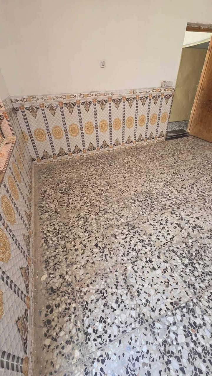 سلام عليكم لبيع بيت 100متر طابو زراعي سند 25 لبيت اعكاده موقعه كلش مميز شارع المرور حي الصناعي خلف جامع السجاد لبيت يحتوي على غرفتين نوم وهول وصاله وصحيات لبيت كاشي سراميك لبيت ركن وسعره 40 مناسب كلش لستفسار الاتصال على الرقم:
***********
