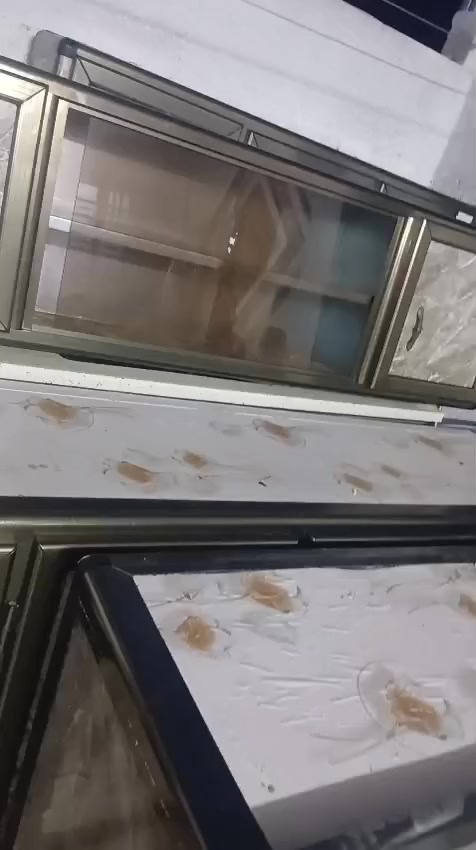 سلام عليكم 
كاونتر للبيع نظيف جداً 
للاستفسار الاتصال : ‏‪***********‬‏
