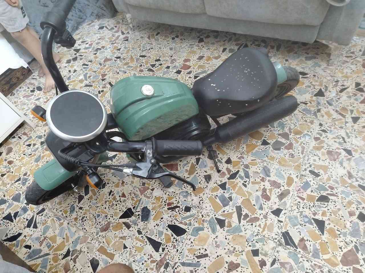 دراجه هارلي تتحمل اعمار لحد 15 سنه✅
بس باتري هابط   المواصفات بهاي الدراجه✅
تاير جوب ويل ثمانيه حديد ✅
القدره 24 فولت يعني خيالي✅
كشن جلد ✅
نشرات بالصالنصه✅
التحكم دواسه باليد ✅ نفس الحقيقه
بريك باليده✅
شاشه نفس تصميم الاصليه✅
شكد مااحجي بيها قليل✅
تحكم تلث سرع✅
هورن ✅
بلوتوث✅ مكاني بغداد


**إذا كنت صاحب هذا الإعلان وتريد حذفه لأي سبب، رجاءا أرسل رسالة إلى الدعم الفني**