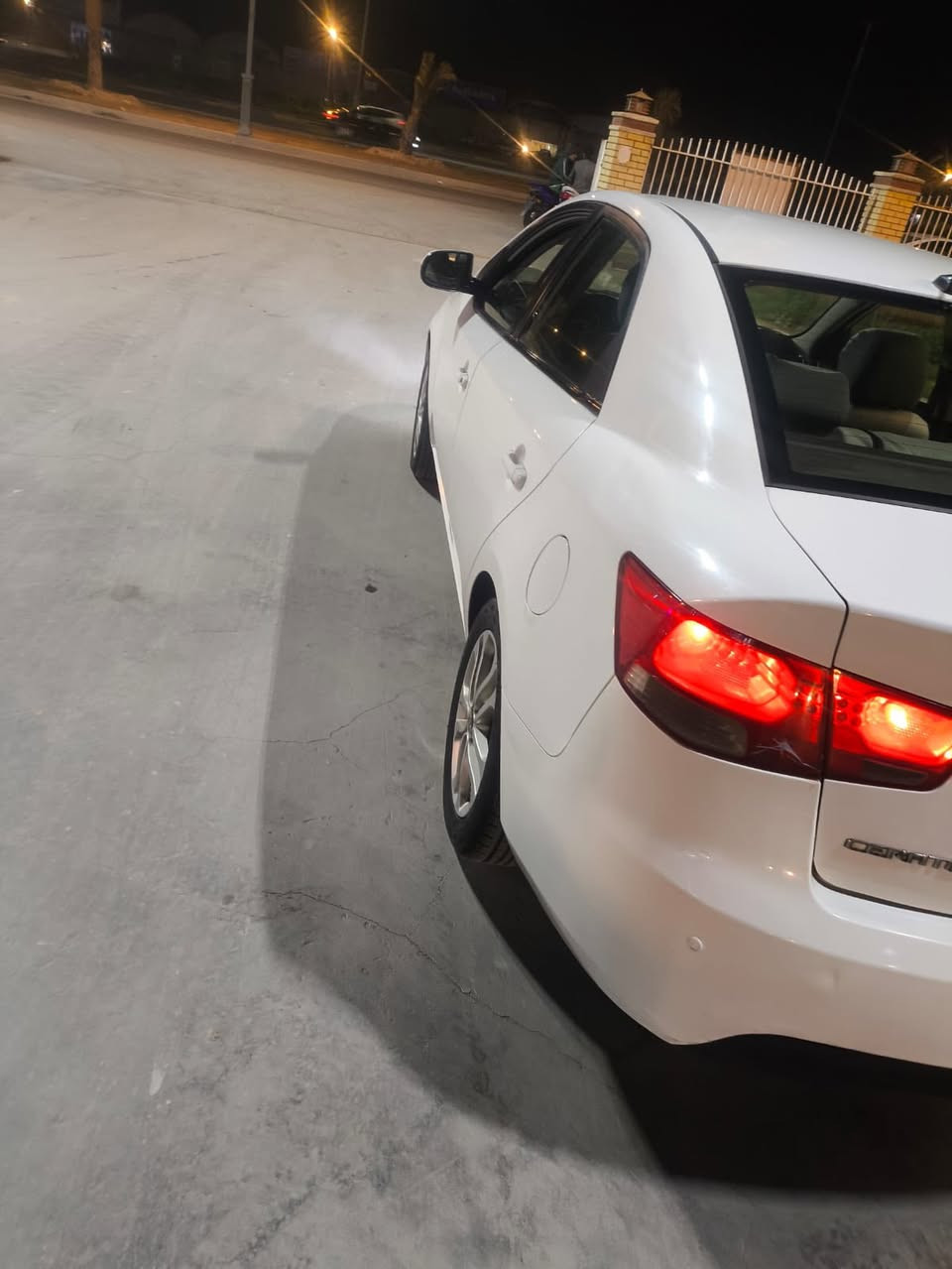 السلام عليكم سيراتو موديل مكينه 1600.    2011خليجي كفاله ما عده بابين الخلفي مكينه وكير حداديه جديده فتحه  المكان ابو الخصيب السعر 95 وبيه مجال  الرقم ***********
