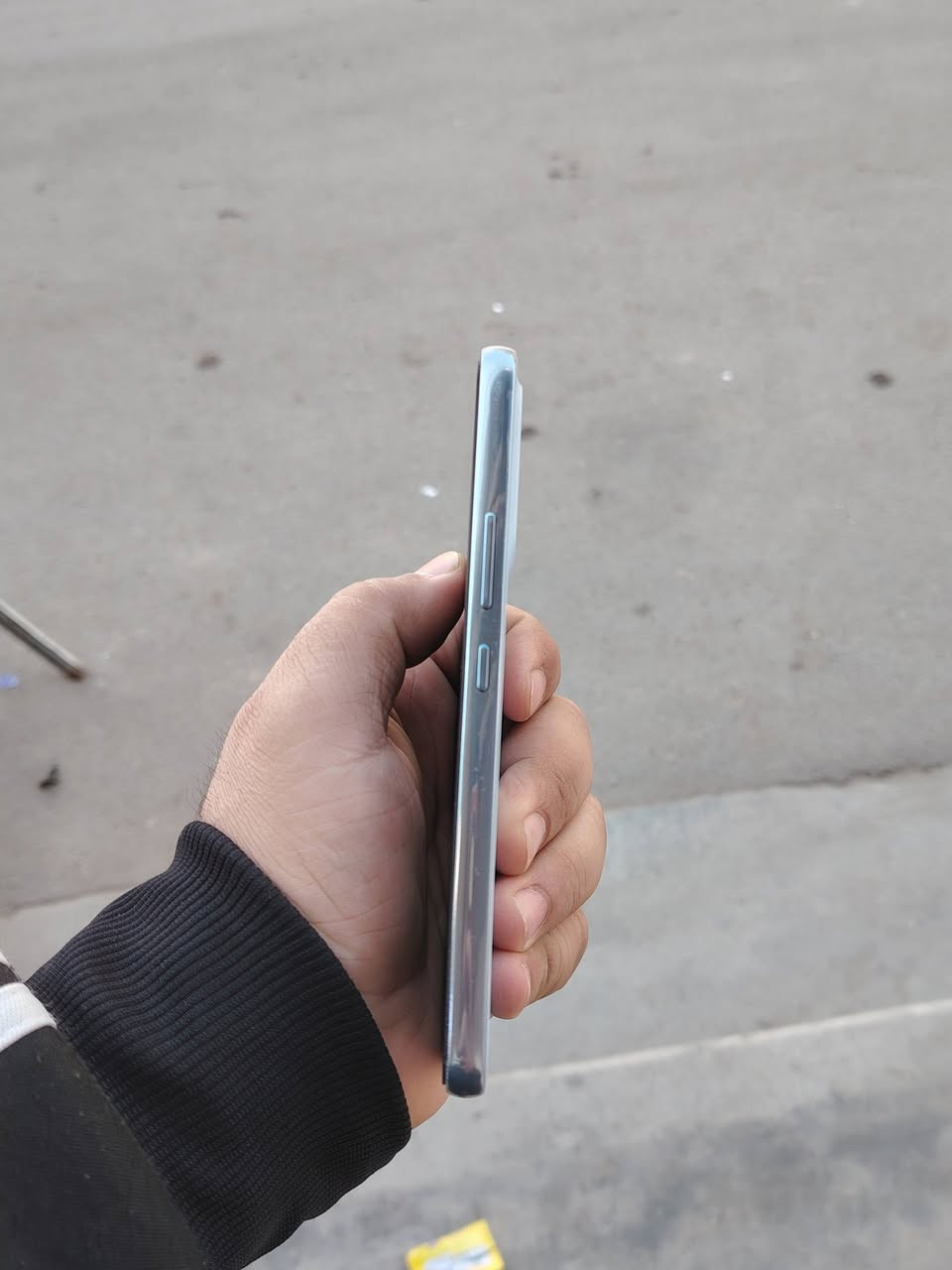 سلام عليكم _ * SAMSUNG A53 5G *
ذاكره (  8  /  256  ) بطارية 5000
مكاني بغداد سعره 250 الف تواصل *********** بدون ملحقات
