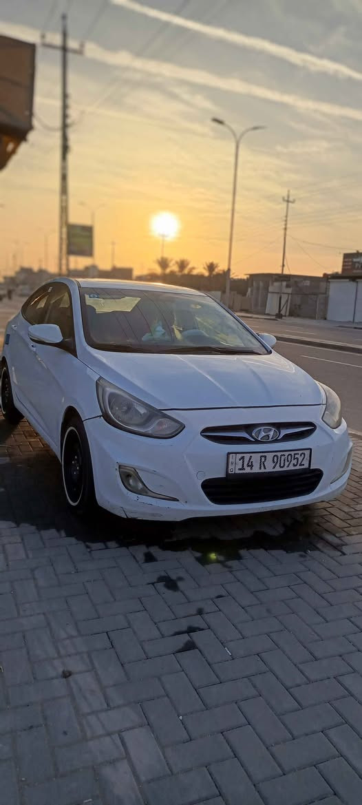 السلام عليكم هونداي اكسنت 15 
سياره كامله كير حداديه مكينه خير من الله 
شاشه كامره خلفيه اشاير مرايه 
بيها بس بارد بل جاملغ خلفي 
رقم انكليزي باسمي تحويل ثاني يوم 
رايدها 107 
رقمي *********** ابو الخصيب, البصرة
