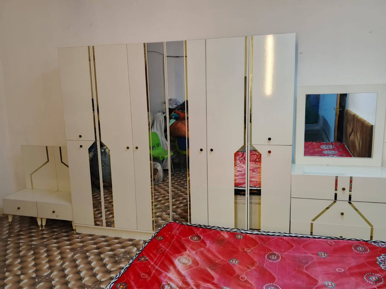 غرفه 6 قطع البيع نضيفه بيع سريع سعر 450  وبيهه مجال وياههه دوشك موجود نقل وفتح وشد *********** تصل او خاص
