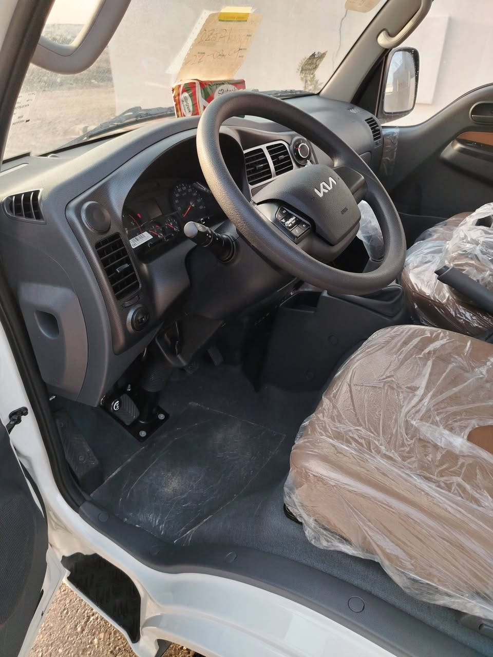 للبيع كيا.موديل ٢٥ زيرو باب اول فول مواصفات مرقم بغداد باسمي مكاني الرمادي خمسه كيلو الشراع سعر ١٨٢وبيه مجال رقم هاتف ***********
