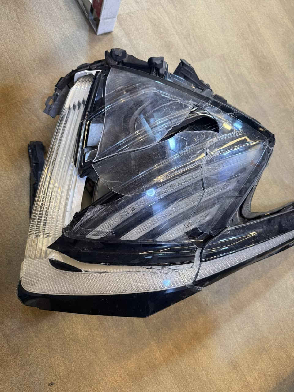 سلام عليكم لايت سبورتج فول 2024 كلها تشتغل فقط كفرات مكسرة جهة اليمين السعر 100 الف   توصيل موجود


**إذا كنت صاحب هذا الإعلان وتريد حذفه لأي سبب، رجاءا أرسل رسالة إلى الدعم الفني**