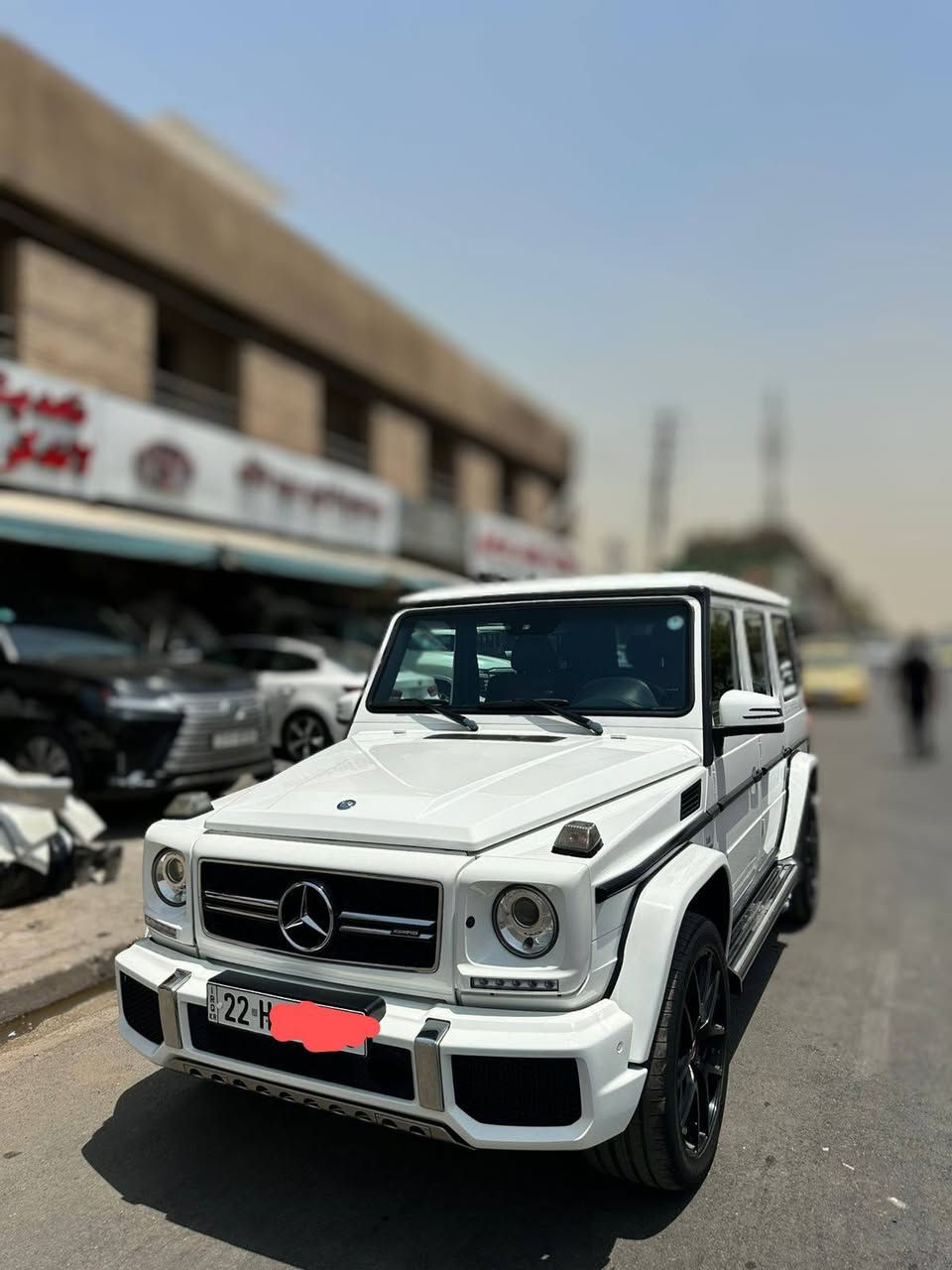 Mercedes G63 AMG
‏
مرسيدس جي 63 أي أم جي
سنة الصنع: 2016
المسافة المقطوعة: 120
المستورد: BCM

المواصفات:

المحرك: 4.0 لتر V8 مزدوج التيربو
القوة: 577 حصان
ناقل الحركة: أوتوماتيكي بـ9 سرعات (AMG SPEEDSHIFT TCT)
نظام الدفع: دفع رباعي دائم (4MATIC)
نظام التعليق: تعليق AMG متكيف
الشاشة: شاشتان رقميتان بقياس 12.3 إنش
نظام الصوت: Burmester فاخر
فتحة السقف: سلايد
نوع الفرش: جلد 
المستشعرات: مراقبة النقطة العمياء، مساعد ركن أمامي وخلفي، مساعد الحفاظ على المسار
الكاميرا: رؤية محيطية 360 درجة
الإضاءة: مصابيح MULTIBEAM LED
نظام الملاحة: نظام MBUX مع شاشة لمس ودعم الأوامر الصوتية 
ضررها: جاملغ امامي ايمن صبغ فقط وعندي صورته قبل لا اصبغه مكانها بغداد زيونه
***********
