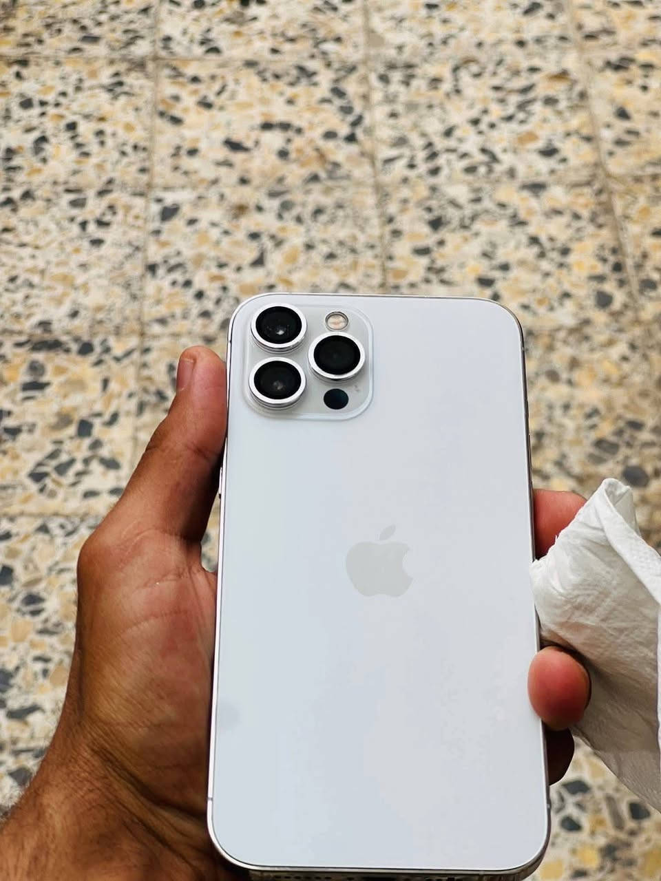 iPhone 12 pro max
ايفون12 برو ماكس جهاز نضيف جديدمامفتوح 
ذاكره 256 بطاريه77 كامراته واكفات بل تحدث سعر١٩٥
***********
