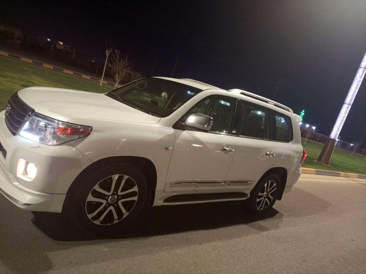 لاندكروزر موديل 2009 رقم اربيل الدولي
سياره فول مواصفات 
داخل بيجي
فتحه سقف 
تحكم ستيرن 
4 ويل 
محرك v6 مفتوح
لايت زنون
سياره كير ومحرك وتبريد وحداديه وتخم تاير جديد 
تراي مال 21 سياره ناعمه وجديده
سياره بيه شبرين صبغ يم قبق البانزين 
السعر 270$$$ وبيه مجال 
مكان السياره بغداد التاجي 
او الانبار الفلوجه 
اتصال *********** واتساب
