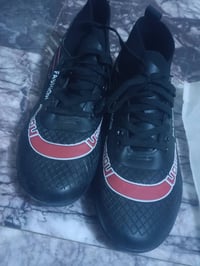 حذاء  البيع  ما طوبه سعره 15وبيه مجال 07883240773