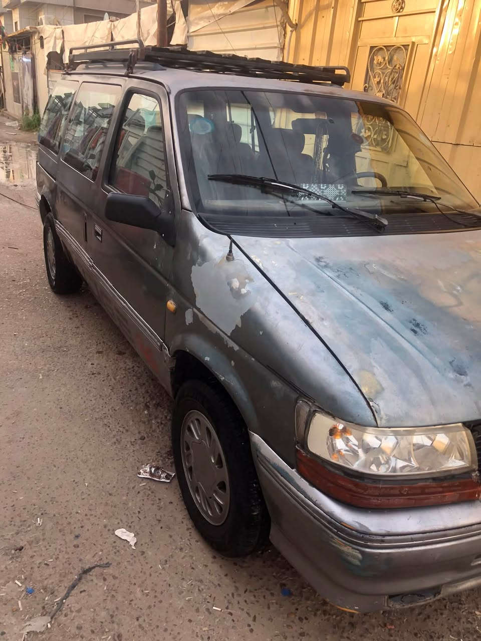 السلام عليكم دوج سبعه راكب وارد امريكي تبخر شي قليل ومساگيها بل دهن سياره متروكه الكهربائيات مالتها كلها نضيفه 
السعر 25 وبيها مجال 
مكانها بغداد الشعب 
رقم التليفون ***********
