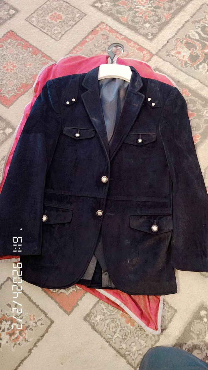 سلام عليكم ستر 2وحده زركه كلش حلوه واستعماله قليل ماخذه ب50 شتدفع بيه والسوده خامته قديفه كلش حلوه واستعماله قليل ماخذه 60 شنو تدفع بيه  قياساتهن ثنينهن XL ***********
