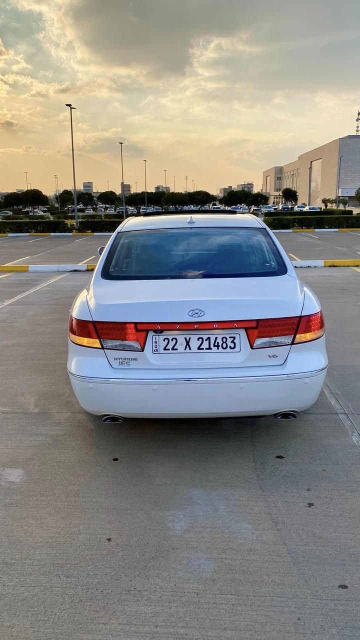 هونداي ازيرا موديل 2009 السيارة وكالة شركه القاصد 
مواصفات 1 على 1 فول لمتدد ViP سلايد ‏محرك 3300 
‏مواصفات :ستيرن ميموري كشنات خزن مري شفط بردة خلفيه داخل قعوة يي لايت زينون بك لايت ليد سبير منازل السيارة تنين سويج بلاد مالشركة جام بلاد 
ماشية 120 كيلومتر مكفول وگير مكفول السياره جاهزه وجديده وكامله من كلشي وعليها أدامه كامله صدر أمامي خلفي جديد وتخم تاير جديد مع سيرفيس كامل 
‏وباقي المواصفات معروفه السياره بيها جاملغ خلفي جيهات صايق سبوغ بس باقي كفالة عامة 
مكينة كير مكفولات بشرط سياره حيل حلوة ونظيفة
كلشي مكان السيارة أربيل معرض سيول 
رقم هاتف    ***********   
واتس أب موجودة
