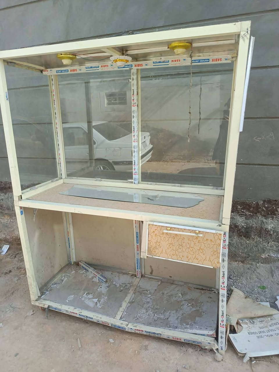 السلام عليكم غراض مطعم للبيع نظاف استعمال قليل كلمن وسعرة مكاني ديوانية حي الجامعة 
***********
