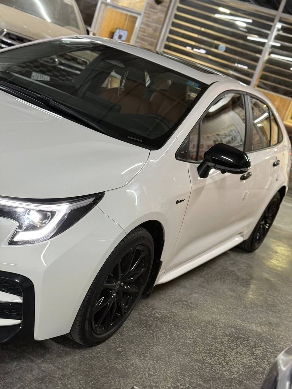 رمضان كريم
تويوتا كورلا 2025 هايبرد S  فئه ( بلاك ادشن )
كامرات محيطيه 
ماشيه الف كيلو فقط ومكفوله كفاله عامه من كلشي 
سلايد روف 
محرك 1800
داخل جلد قرميدي اصلي 
4 كامرات محيطيه 
ويل كب كروم حجم 17 انج 
جنح خلفي
لايت زينون عدسه 
رادارات اماميه وجانبيه 
السياره كفاله عامه 
الاتصال ***********
بغداد / الوزيريه
