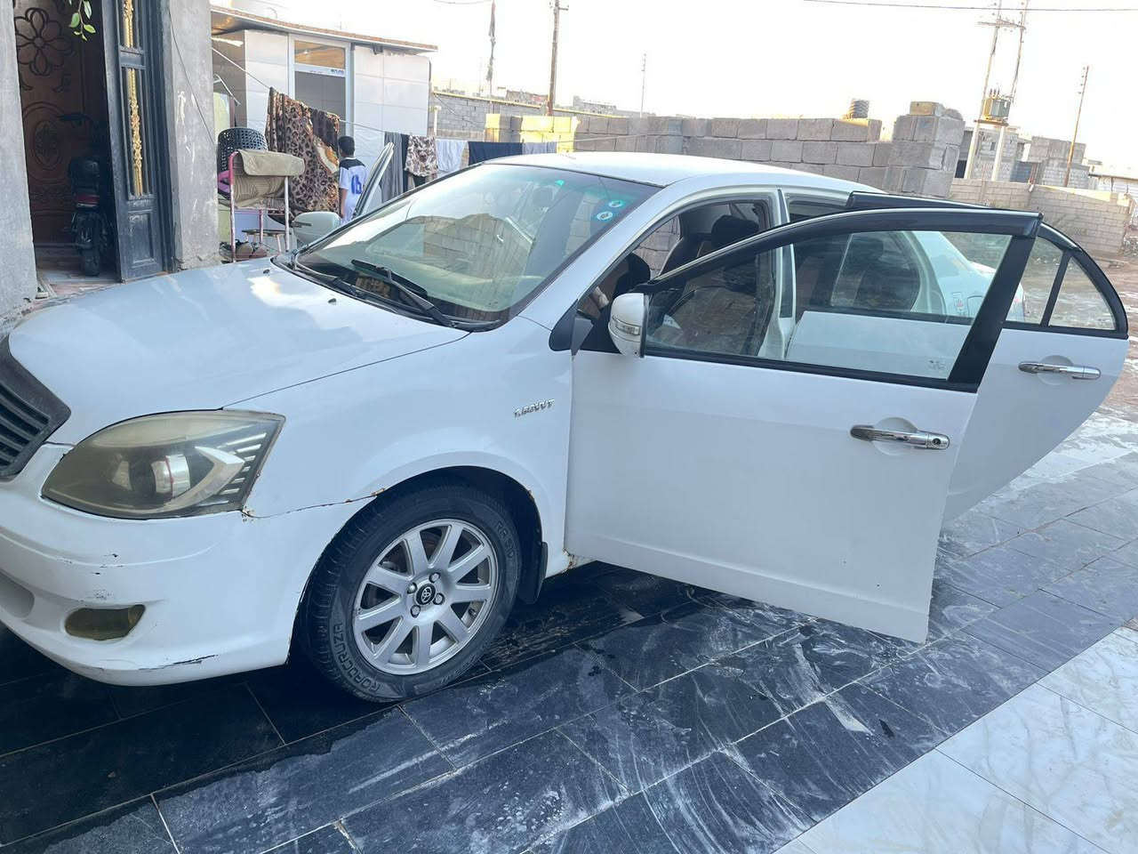 ***********
السلام عليكم 
سياره جيلي موبل 
موديل 13 
سنويه تنتهي 2029
مشروع وطني هنا بل بصره تحويل ثاني يوم 
رقم نكليزي جديد دولي 
تبريد شغل 
بكينه 
كير 
حداديه 
تبريد 
كلشي شغال 
مجرد جمالغ امام مصلح 
وخياسات قليل موضوح بل صور 
والله الولد معلم طلع تقاعد ويريد ياخذ اوتماتيك 
ترايك البغداد سياره جاهزه 
سعر 45$
